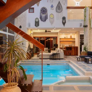 https://villa-tikal.quintano-roohotels.com